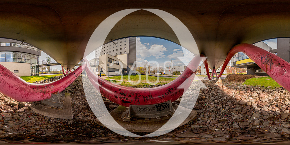 Die Brücke zum Erin-Park